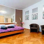 Kingdom Of Skylight Apartman